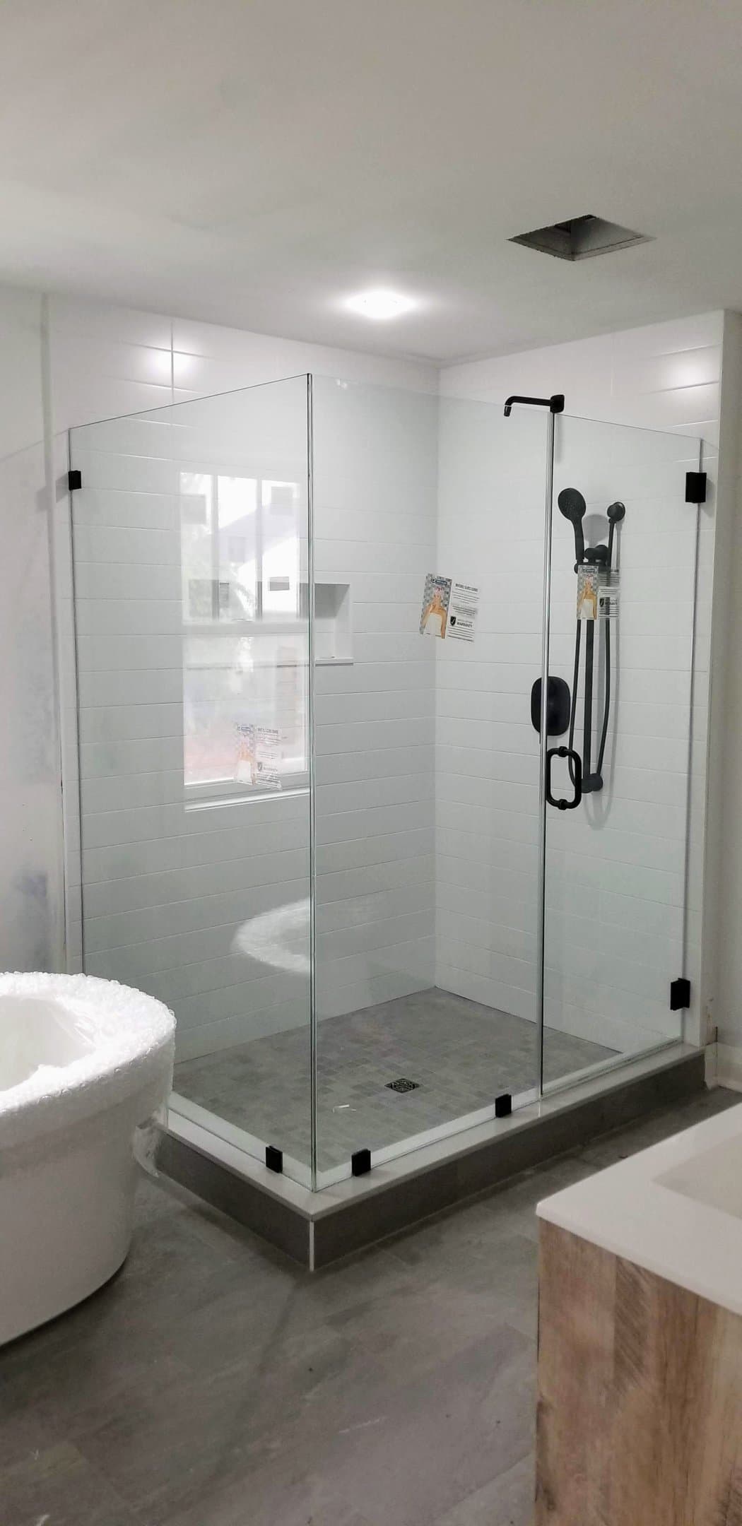 freestanding tub + glass panel, black hardware