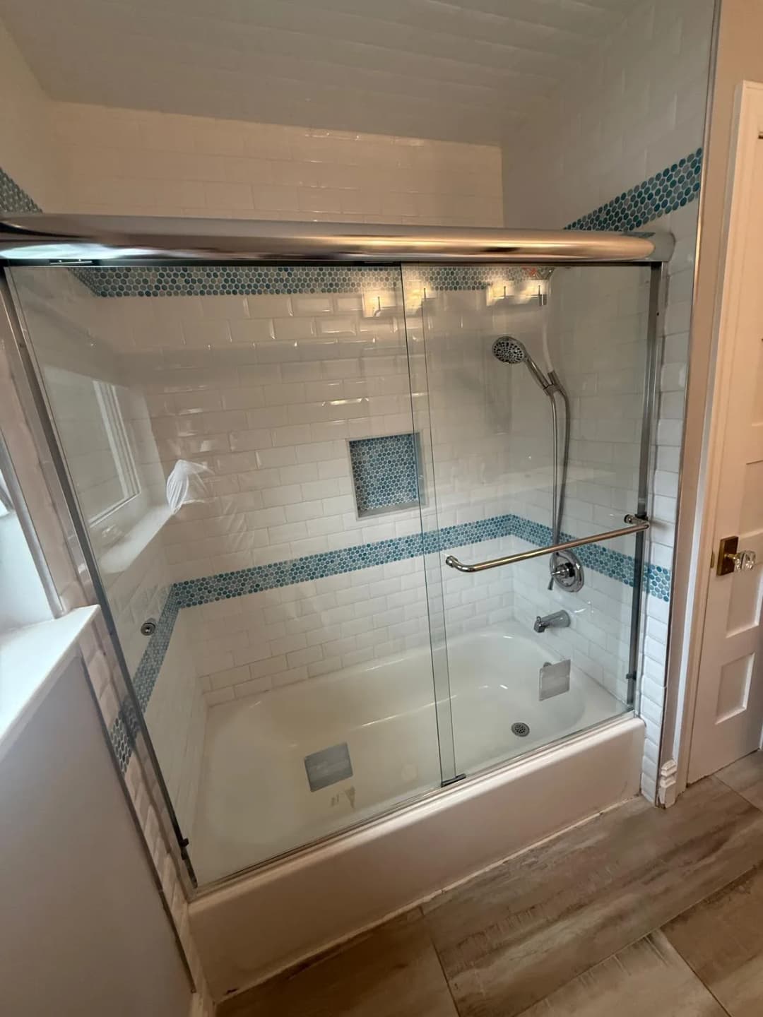 white subway tile tub/shower, blue penny-tile band